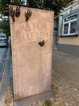 Denkmal dem 30.09.1989 "Was für ein Leben" (Arnstadt)